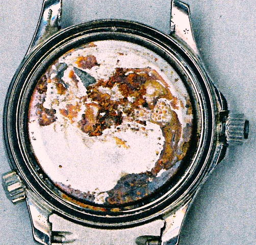 他社様でオメガスピードマスターのアンテイーク又は錆びの為修理不可と云われた時計も見積りＯＫです